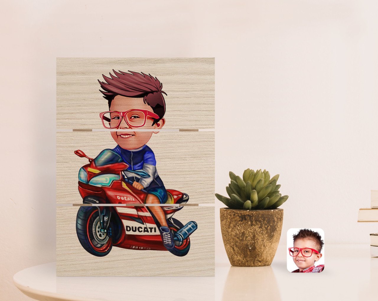 Kişiye Özel Motorcu Çocuk Karikatürlü Otantik Masaüstü Ahşap Palet Çerçeve-1
