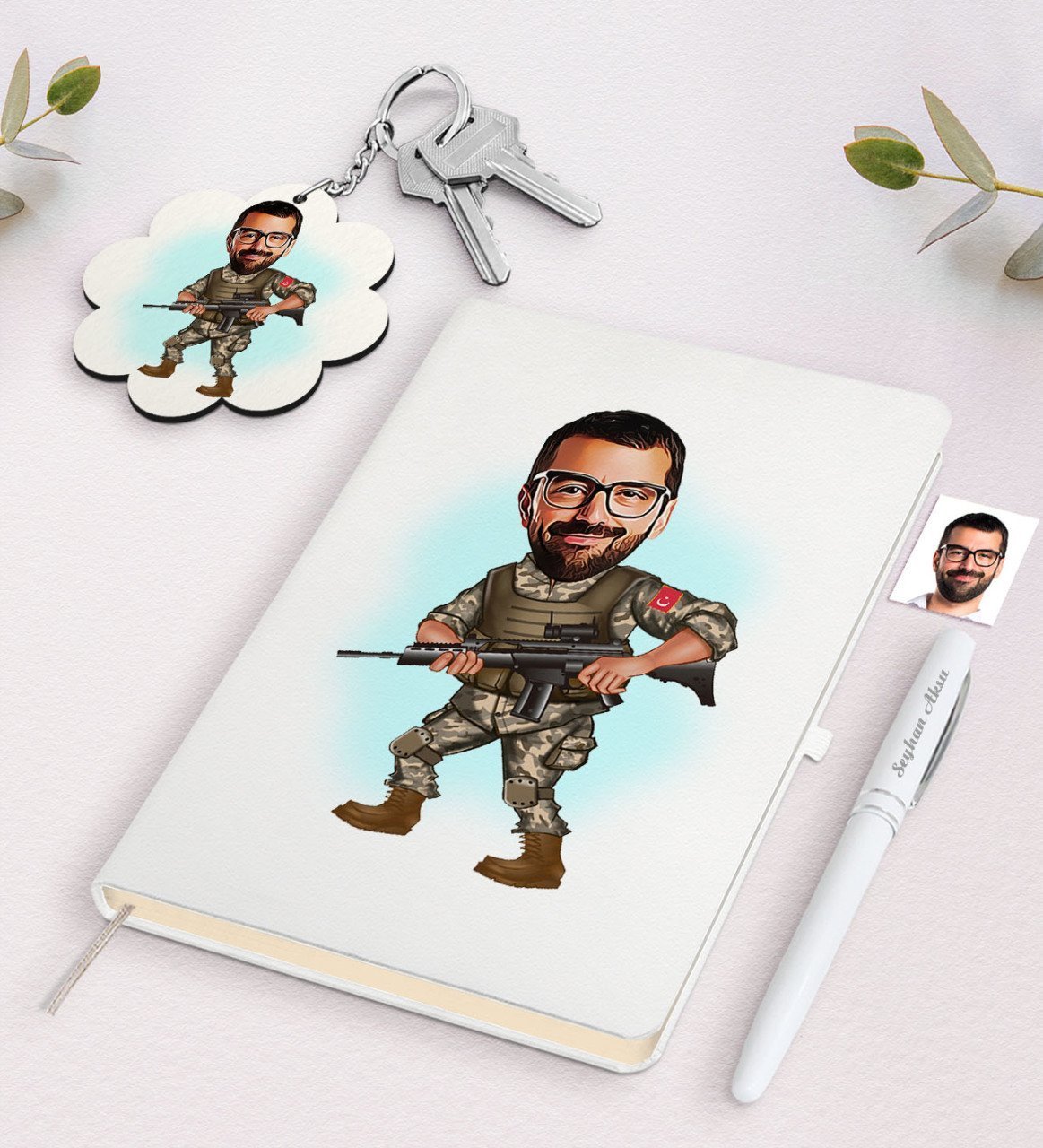 Kişiye Özel Asker Karikatürlü Beyaz Defter Kalem ve Anahtarlık Hediye Seti-1