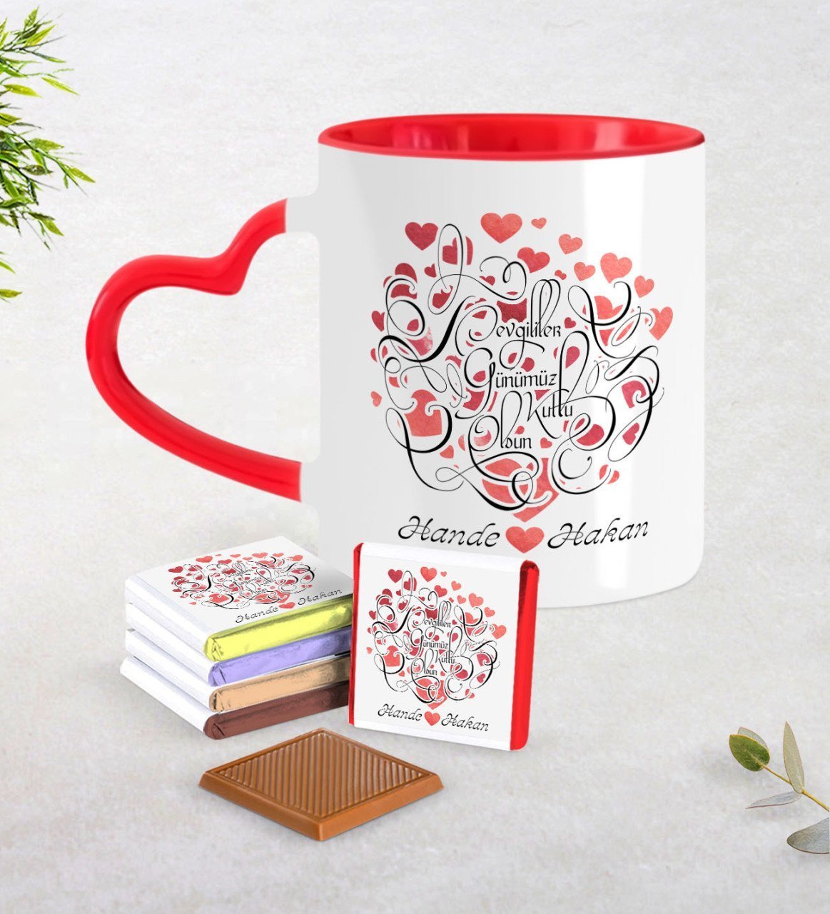 Kişiye Özel Sevgililer Günü Kırmızı Kalpli Kupa ve Çikolata Seti-1