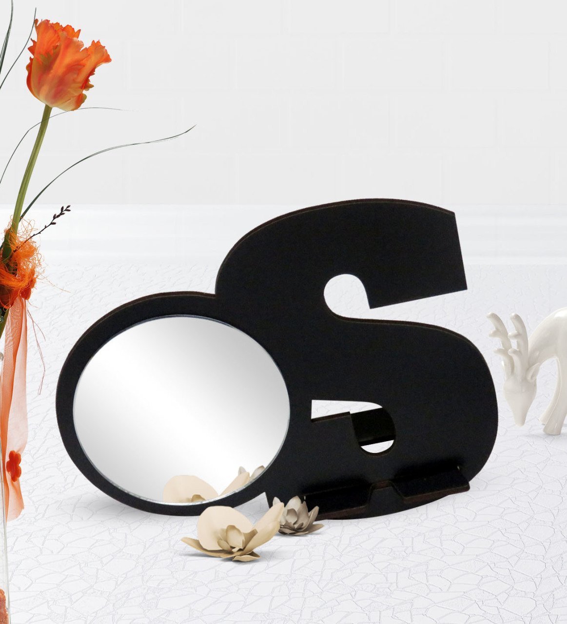 Kişiye Özel Siyah Harf Tasarımlı Ahşap Masa ve Makyaj Aynası
