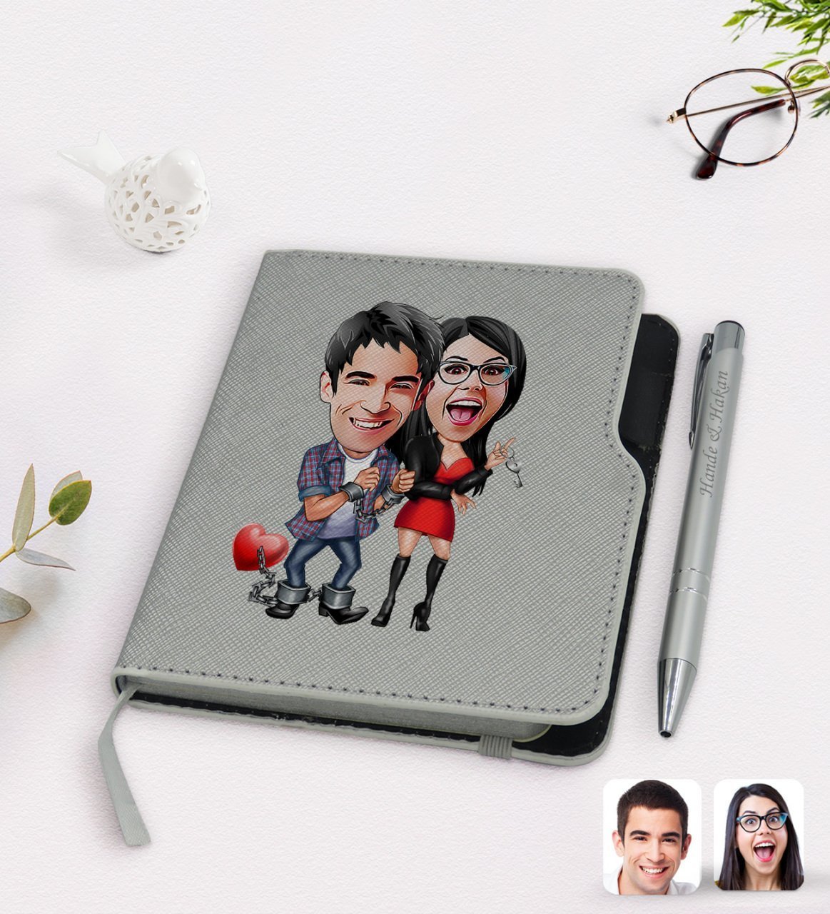 Kişiye Özel Sevgililer Karikatürlü Gri Termo Deri Defter Kalem Seti-1