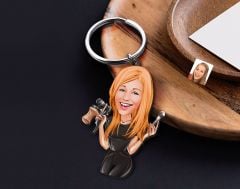 BK Gift Kişiye Özel Güzellik Uzmanı Karikatürlü Ahşap Anahtarlık-1 Sevgiliye Hediye, Arkadaşa Hediye, Doğum Günü Hediyesi
