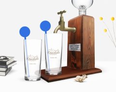Kişiye Özel Renkli Baskılı Diyarbakır Tasarımlı Turistik İkili Vodka Bardağı ve Ahşap Vodka Standı Hediye Seti-1