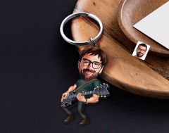 BK Gift Kişiye Özel Gitarist Karikatürlü Ahşap Anahtarlık-1 Sevgiliye Hediye, Arkadaşa Hediye, Doğum Günü Hediyesi