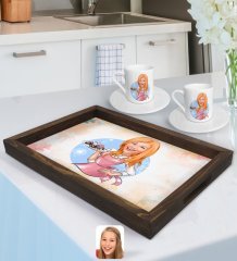 Kişiye Özel Kadın Aşçı Karikatürlü Doğal Ahşap Tepsi ve 2’li Kahve Fincan Seti-4