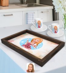 Kişiye Özel Kadın Aşçı Karikatürlü Doğal Ahşap Tepsi ve 2’li Kahve Fincan Seti-1