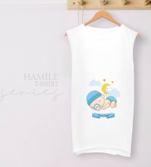 BK Gift Kişiye Özel İsimli Uyuyor Tasarımlı Beyaz Sıfır Kol Hamile Tişört-2, Hamile Giyim, Eşe Hediye