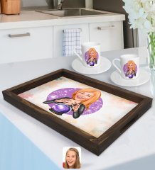 Kişiye Özel Kadın Astrolog Karikatürlü Doğal Ahşap Tepsi ve 2’li Kahve Fincan Seti-1