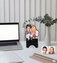 Kişiye Özel Evleniyoruz Karikatürlü Ahşap Biblo Telefon Standı-7