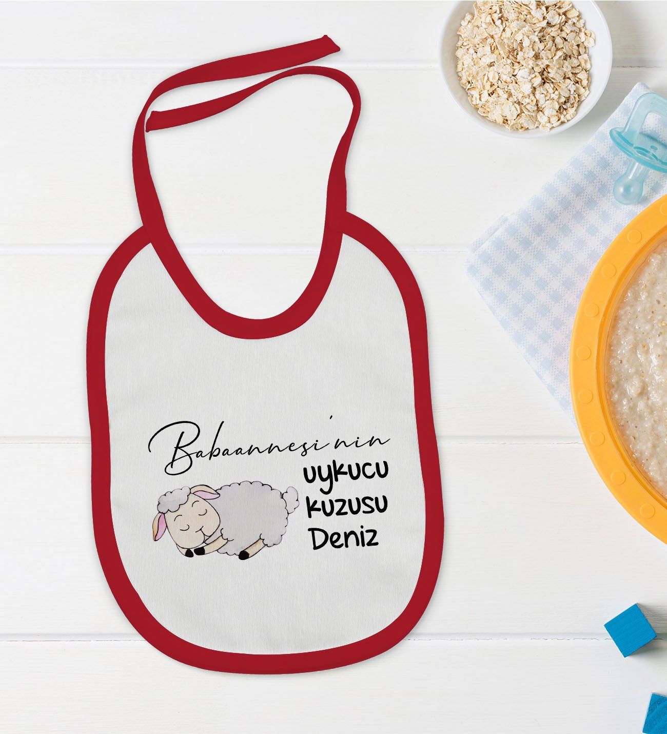 BK Kids Kişiye Özel Babaannesi'nin Uykucu Kuzusu Tasarımlı Kırmızı Bebek Mama Önlüğü-1