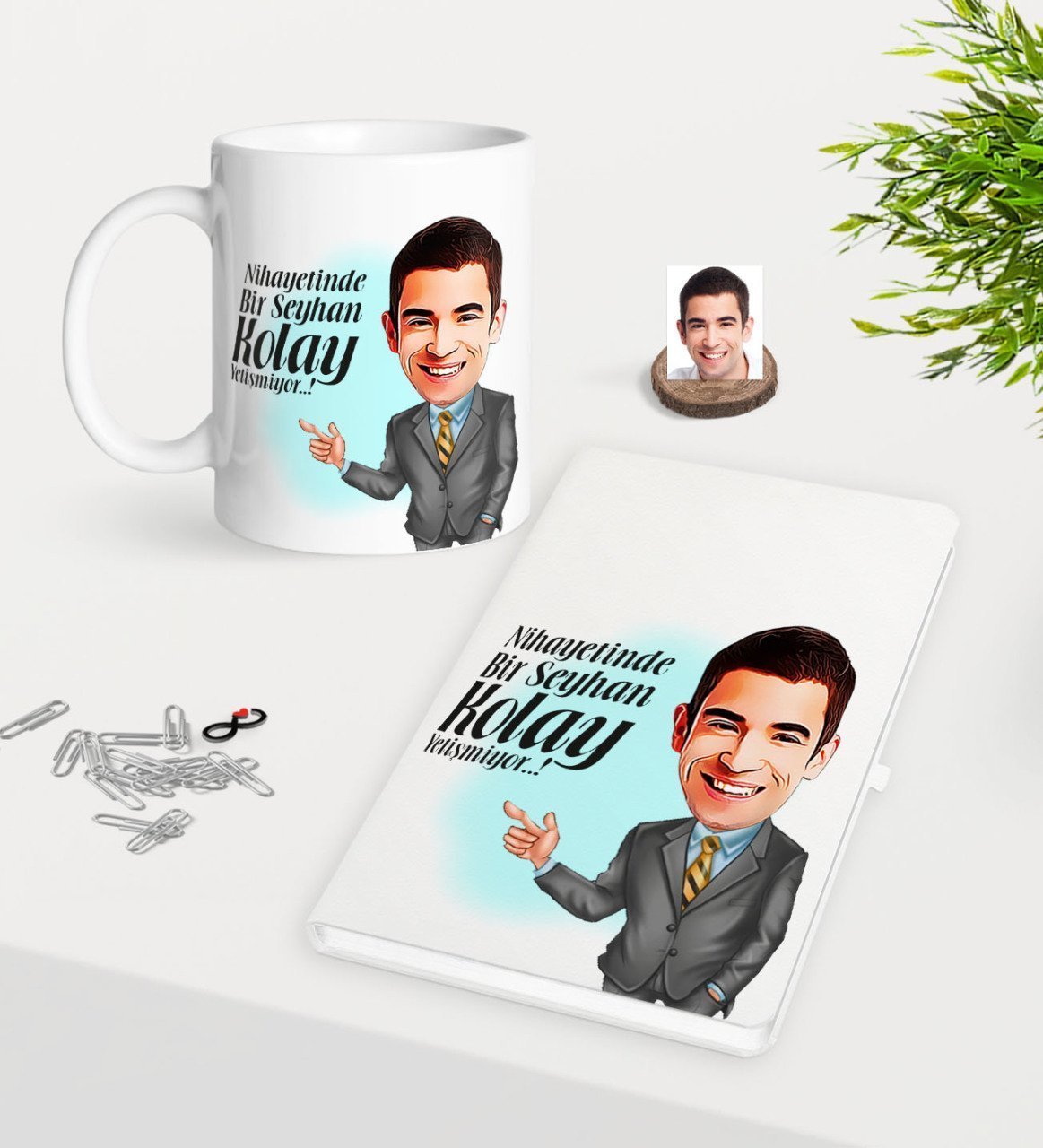 Kişiye Özel Erkek Kolay Yetişmiyor Karikatürlü Beyaz Defter ve Kupa Hediye Seti-2