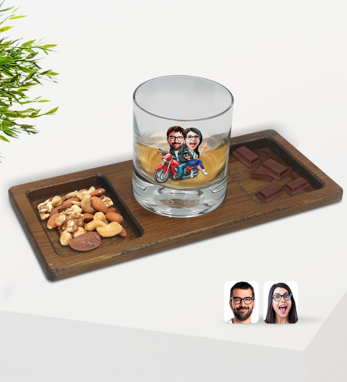 Kişiye Özel Sevgililer Karikatürlü Viski Bardağı ve Doğal Masif Ahşap Dikdörtgen Sunum Tabağı Çerezlik Hediye Seti-97
