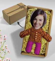 BK Gift Hediye Kutusunda Kişiye Özel Eğlenceli Surat Bebek Yastık-10, Arkadaşa Hediye, Sevgiliye Hediye, Doğum Günü Hediyesi