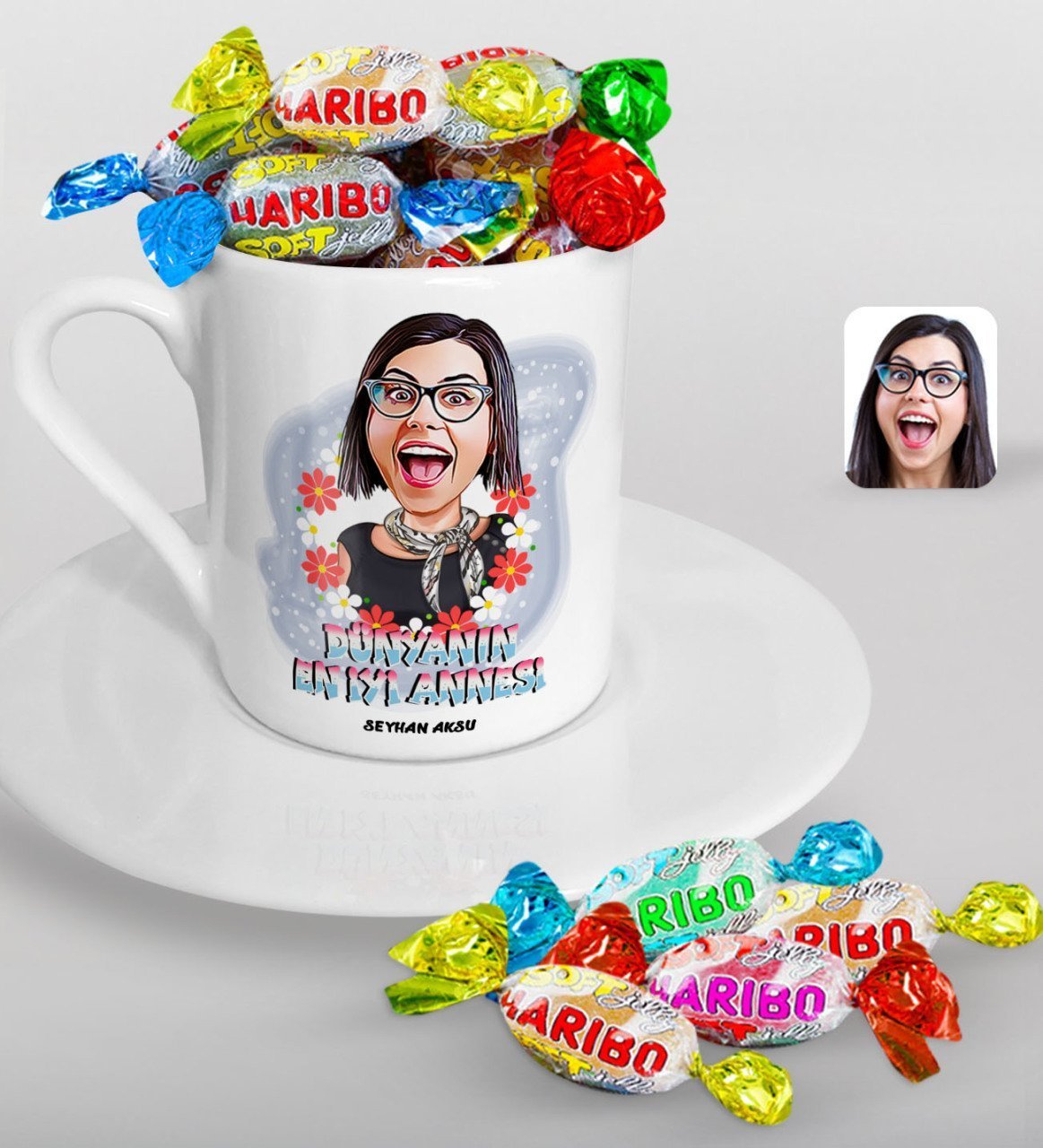 Kişiye Özel Anneler Günü Temalı Dünyanın En İyi Annesi Karikatürlü Türk Kahvesi Fincanı ve Haribo Şeker Hediye Seti-1