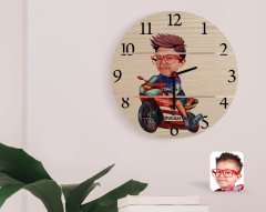 Kişiye Özel Motorcu Çocuk Karikatürlü Otantik Ahşap Palet Saat-1