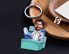 BK Gift Kişiye Özel Eczacı Karikatürlü Ahşap Anahtarlık-4 Sevgiliye Hediye, Arkadaşa Hediye, Doğum Günü Hediyesi