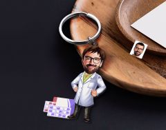 BK Gift Kişiye Özel Eczacı Karikatürlü Ahşap Anahtarlık-3 Sevgiliye Hediye, Arkadaşa Hediye, Doğum Günü Hediyesi