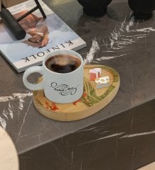 Kişiye Özel Yapraklar Tasarımlı Doğal Ahşap Tabaklı Türk Kahvesi Fincanı Sunum Seti Model 6