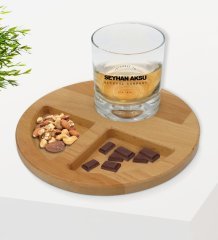 Kişiye Özel Alcohol Company Tasarımlı Viski Bardağı ve Doğal Masif Ahşap Yuvarlak Sunum Tabağı Çerezlik Hediye Seti