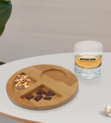 Kişiye Özel Alcohol Company Tasarımlı Viski Bardağı ve Doğal Masif Ahşap Yuvarlak Sunum Tabağı Çerezlik Hediye Seti