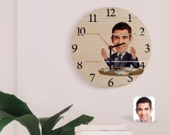 Kişiye Özel Erkek Spiker Karikatürlü Otantik Ahşap Palet Saat-1
