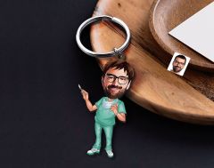 BK Gift Kişiye Özel Doktor Karikatürlü Ahşap Anahtarlık-6 Sevgiliye Hediye, Arkadaşa Hediye, Doğum Günü Hediyesi
