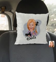 Kişiye Özel İsimli Kadın Fotoğrafçı Karikatürlü Kare Araç Koltuk Yastığı-1