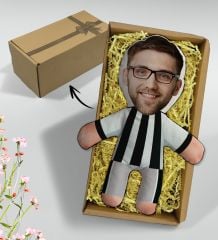 BK Gift Hediye Kutusunda Kişiye Özel Fotoğraflı Siyah Beyaz Futbolcu Bebek Yastık-1, Arkadaşa Hediye, Sevgiliye Hediye, Doğum Günü Hediyesi