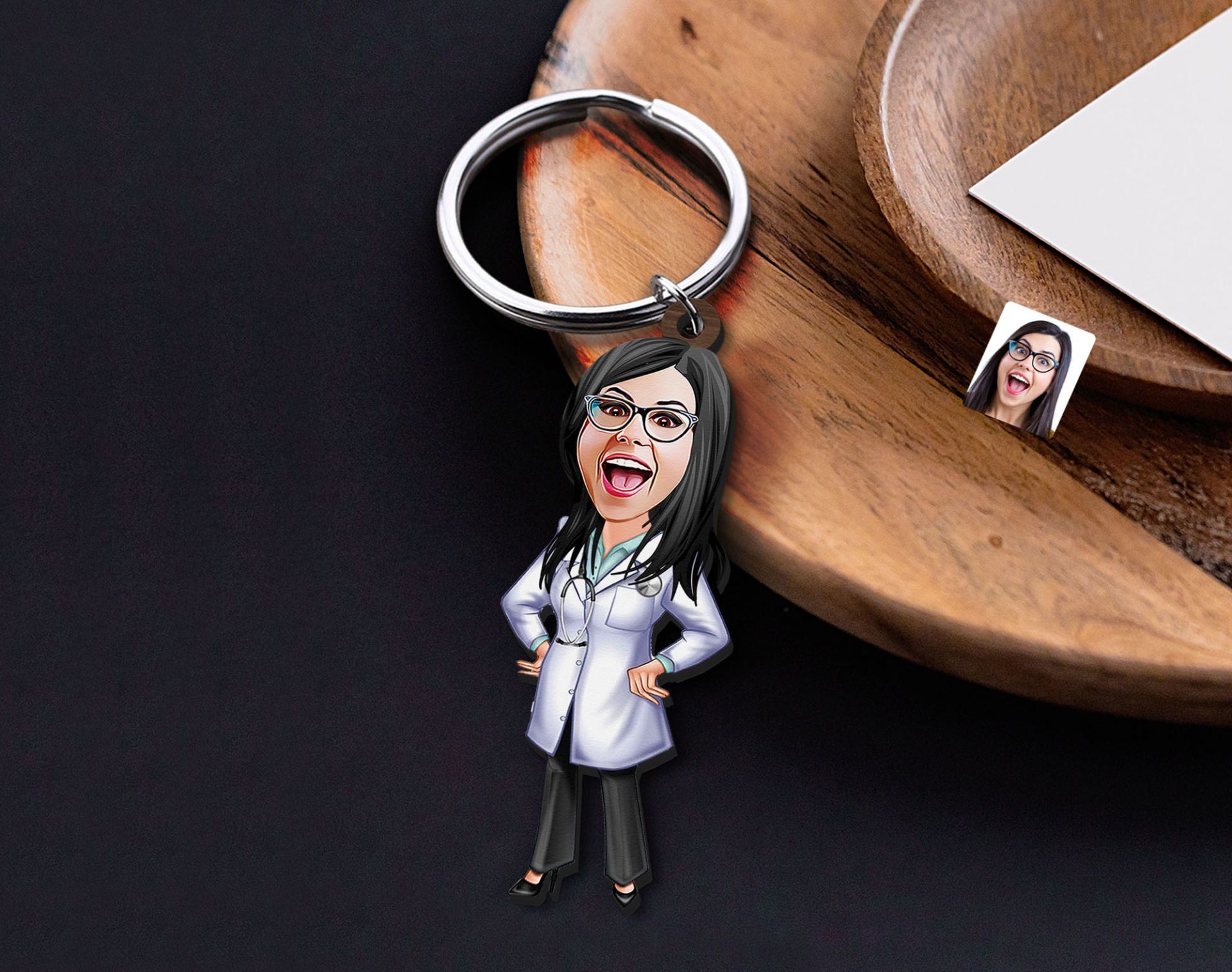 BK Gift Kişiye Özel Doktor Karikatürlü Ahşap Anahtarlık-2 Sevgiliye Hediye, Arkadaşa Hediye, Doğum Günü Hediyesi