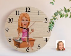 Kişiye Özel Kadın Patron Karikatürlü Otantik Ahşap Palet Saat-7
