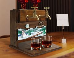 BK Gift Kişiye Özel Kabartma Yeni Yıl Tasarımlı İsimli Çift Musluklu Doğal Ahşap İçki Standı-12, İçki Standı, Doğum Günü Hediyesi, Ev Hediyesi