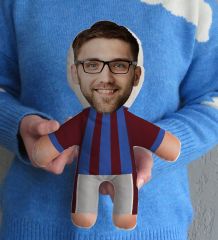 BK Gift Hediye Kutusunda Kişiye Özel Fotoğraflı Bordo Mavi Futbolcu Bebek Yastık-1, Arkadaşa Hediye, Sevgiliye Hediye, Doğum Günü Hediyesi