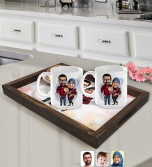 Kişiye Özel Tesettürlü Aile Karikatürlü Doğal Ahşap Tepsi ve 2’li Kupa Bardak Seti-2