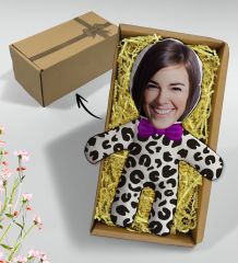 BK Gift Hediye Kutusunda Kişiye Özel Fotoğraflı Eğlenceli Surat Bebek Yastık-17, Arkadaşa Hediye, Sevgiliye Hediye, Doğum Günü Hediyesi
