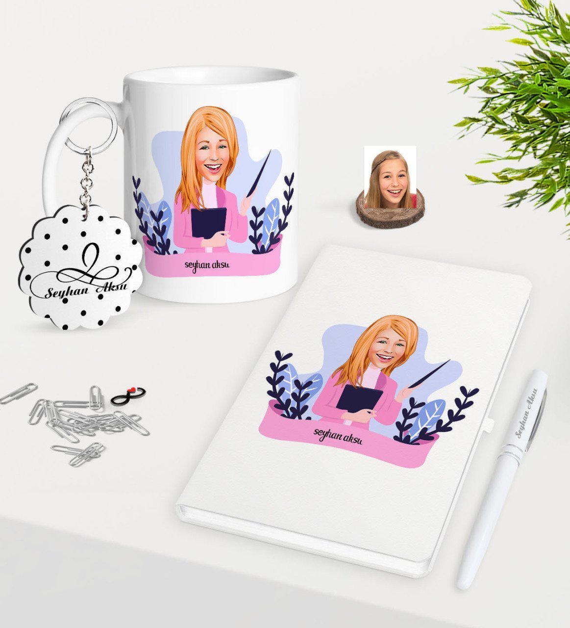 Kişiye Özel Bayan Sınıf Öğretmeni Karikatürlü Kupa Anahtarlık Beyaz Defter Kalem Hediye Seti-2