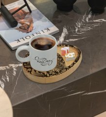 Kişiye Özel Retro Motif Tasarımlı Doğal Ahşap Tabaklı Türk Kahvesi Fincanı Sunum Seti Model 6
