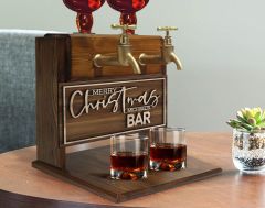 BK Gift Kişiye Özel Kabartma Yeni Yıl Tasarımlı İsimli Çift Musluklu Doğal Ahşap İçki Standı-10, İçki Standı, Doğum Günü Hediyesi, Ev Hediyesi
