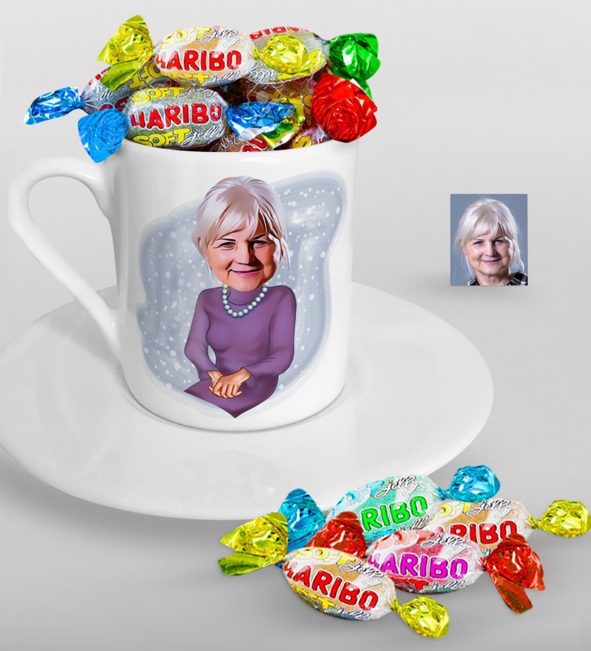 Kişiye Özel Büyükanne Karikatürlü Türk Kahvesi Fincanı ve Haribo Şeker Hediye Seti
