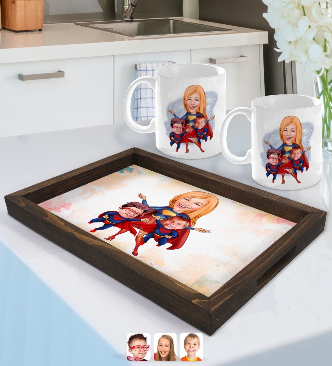 Kişiye Özel Süper Anne Süper Çocuklar Karikatürlü Doğal Ahşap Tepsi ve 2’li Kupa Bardak Seti-1