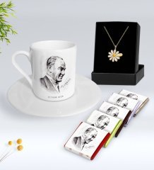 Kişiye Özel Atatürk Temalı Türk Kahvesi Fincanı Çikolata ve İsimli Papatya Kolye Hediye Seti-10