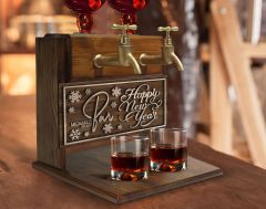 BK Gift Kişiye Özel Kabartma Yeni Yıl Tasarımlı İsimli Çift Musluklu Doğal Ahşap İçki Standı-8, İçki Standı, Doğum Günü Hediyesi, Ev Hediyesi