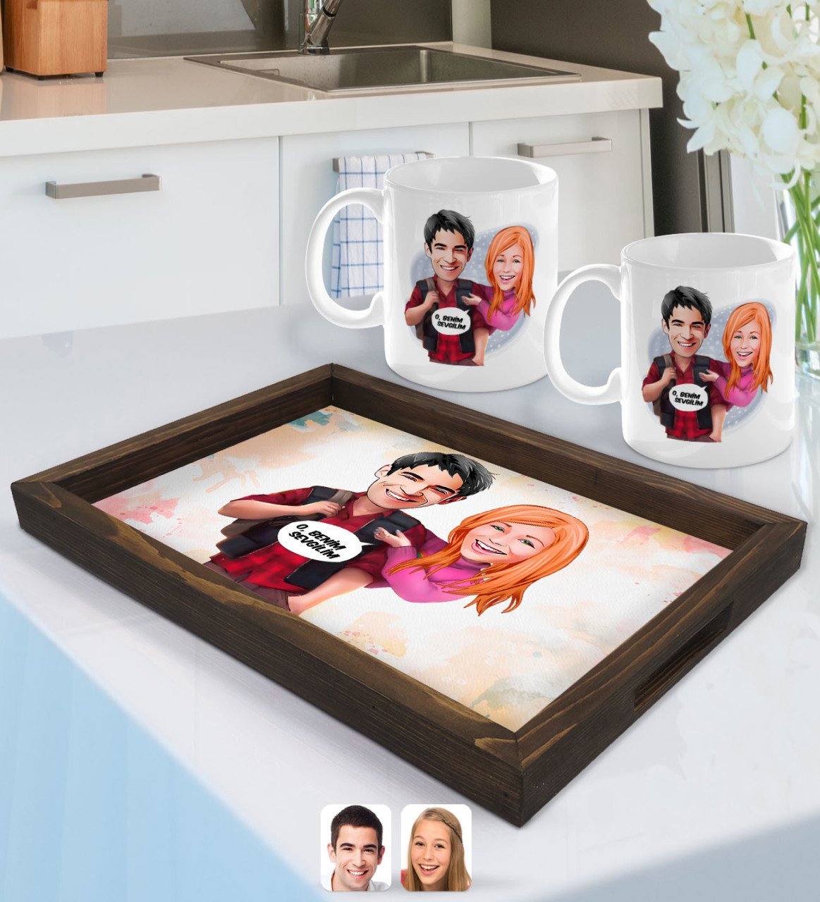 Kişiye Özel Sevgililer Karikatürlü Doğal Ahşap Tepsi ve 2’li Kupa Bardak Seti-91
