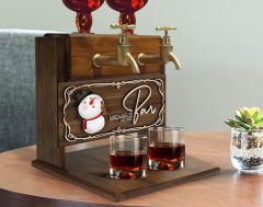 BK Gift Kişiye Özel Kabartma Yeni Yıl Tasarımlı İsimli Çift Musluklu Doğal Ahşap İçki Standı-6, İçki Standı, Doğum Günü Hediyesi, Ev Hediyesi