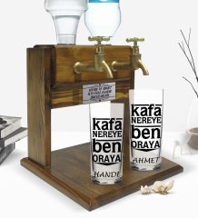 Kişiye Özel Renkli Baskılı Kafa Nereye Ben Oraya Tasarımlı İkili Rakı Bardağı ve Çift Musluklu Doğal Ahşap Rakı Standı-1