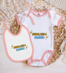 BK Kids Buralarda Yeniyim Tasarımlı Pembe Bebek Body Zıbın ve Mama Önlüğü Hediye Seti-1