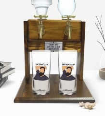 Kişiye Özel Renkli Baskılı İncinmişşin Dedi Tasarımlı İkili Rakı Bardağı ve Çift Musluklu Doğal Ahşap Rakı Standı-1