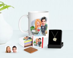 Kişiye Özel Sevgililer Günü Temalı Evleniyoruz Karikatürlü Kupa Çikolata ve Çift İsimli Papatya Kolye Seti-1