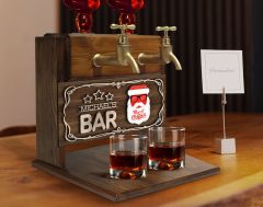 BK Gift Kişiye Özel Kabartma Yeni Yıl Tasarımlı İsimli Çift Musluklu Doğal Ahşap İçki Standı-3, İçki Standı, Doğum Günü Hediyesi, Ev Hediyesi