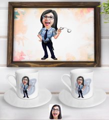 Kişiye Özel Kadın Polis Karikatürlü Doğal Ahşap Tepsi ve 2’li Kahve Fincan Seti-1