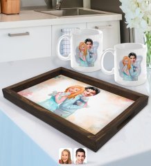 Kişiye Özel Sevgililer Karikatürlü Doğal Ahşap Tepsi ve 2’li Kupa Bardak Seti-87
